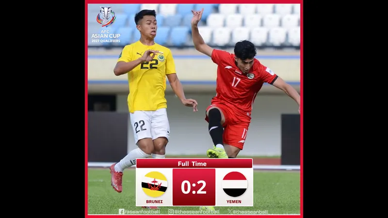 Cầu thủ Yemen đối mặt với cầu thủ Brunei trong một pha tranh chấp quyết liệt trên sân cỏ Cầu thủ Yemen đối mặt với cầu thủ Brunei trong một pha tranh chấp quyết liệt trên sân cỏ