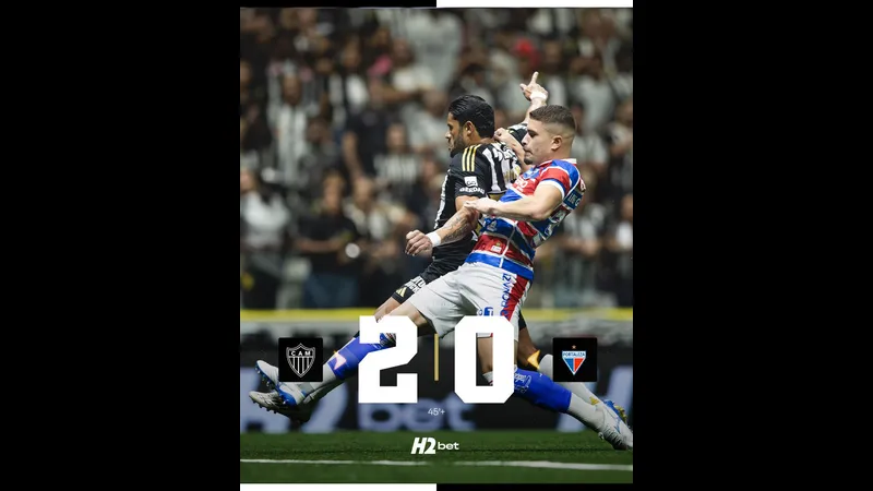 Cầu thủ Fortaleza với nỗ lực tuyệt vời vượt qua hậu vệ Atletico trong trận đấu quyết liệt. Cầu thủ Fortaleza với nỗ lực tuyệt vời vượt qua hậu vệ Atletico trong trận đấu quyết liệt.
