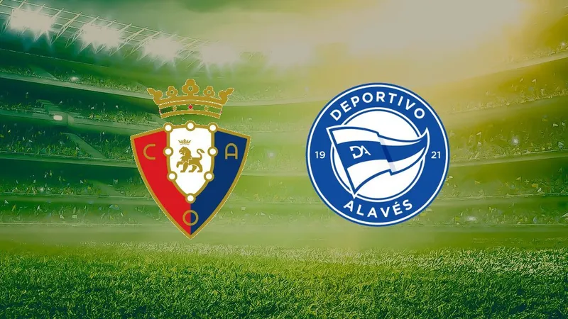 Cầu thủ của Osasuna đang tiến xa trên sân, vượt qua cầu thủ Alavés để tấn công. Cầu thủ của Osasuna đang tiến xa trên sân, vượt qua cầu thủ Alavés để tấn công.