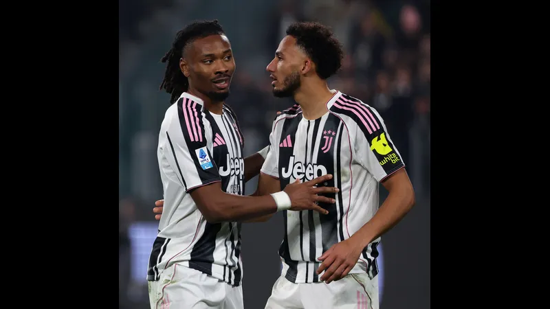 Trận đấu bóng đá giữa Pisa và Juventus Trận đấu bóng đá giữa Pisa và Juventus