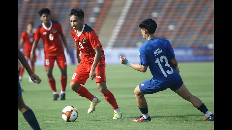 Cầu thủ U22 Philippines vượt qua cầu thủ U22 Indonesia trong trận đấu bóng đá Cầu thủ U22 Philippines vượt qua cầu thủ U22 Indonesia trong trận đấu bóng đá