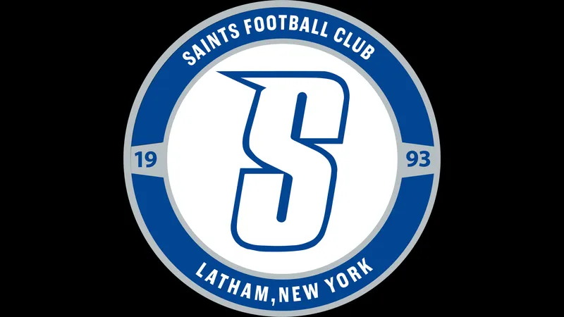 Cầu thủ Saint đang tung cú sút mạnh vào khung thành của Stade de Reims Cầu thủ Saint đang tung cú sút mạnh vào khung thành của Stade de Reims