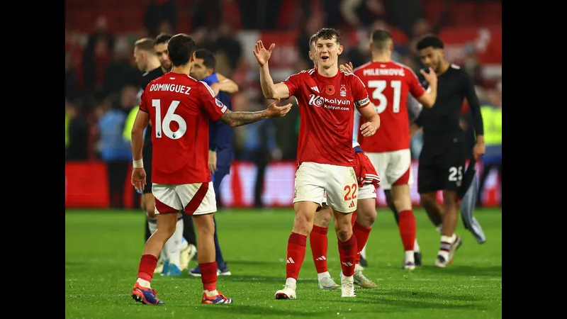Trận đấu bóng đá giữa West Ham và Trận đấu bóng đá giữa West Ham và