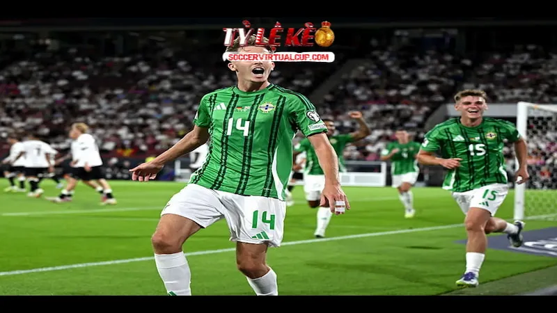 Cầu thủ Bắc Ireland với pha dứt điểm chính xác Cầu thủ Bắc Ireland với pha dứt điểm chính xác